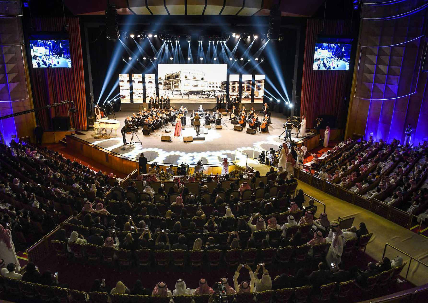 فرقة الموسيقى العربية بدار الأوبرا المصرية في حفل أقيم بالرياض في 25 أبريل الماضي