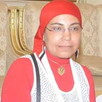 الكاتبة المصرية تفصل بين استقلالية المرأة وحاجتها