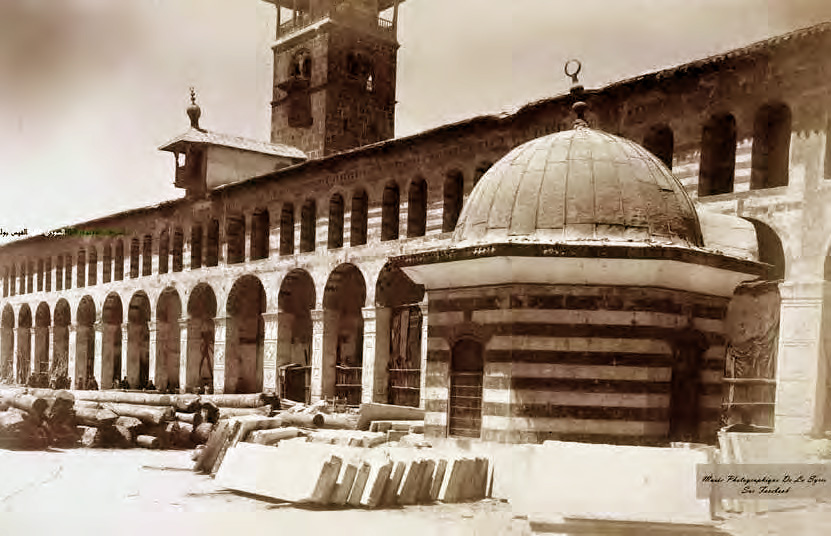 الجامع الأموي بدمشق بعد الحريق الذي وصفه البارودي في الكتاب - تصوير أبنهايم 1897