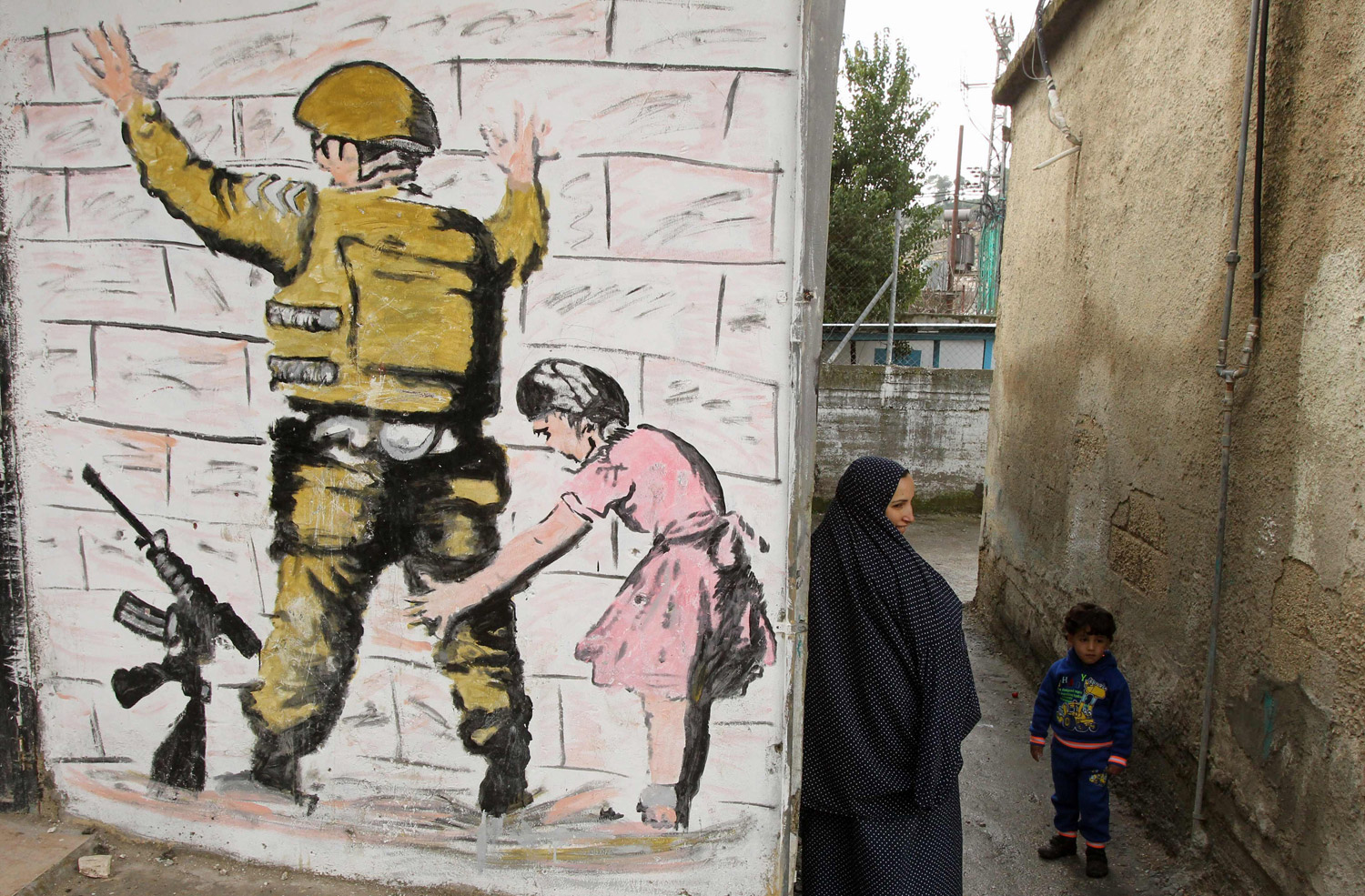 عمل حائطي في فلسطين لبانكسي